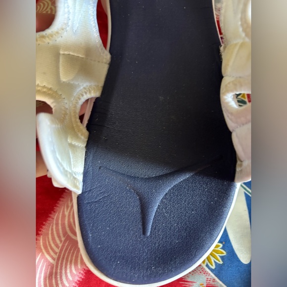 Fila White/Blue Sporty Disruptor Velcro Sandals. Size 8 GUC. - Picture 4 of 7